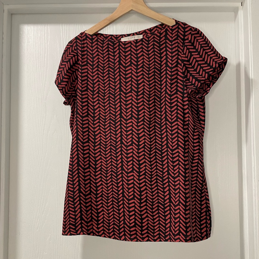 LOFT Short sleeve Navy Blue and Rust Pattern Blouse. Size S